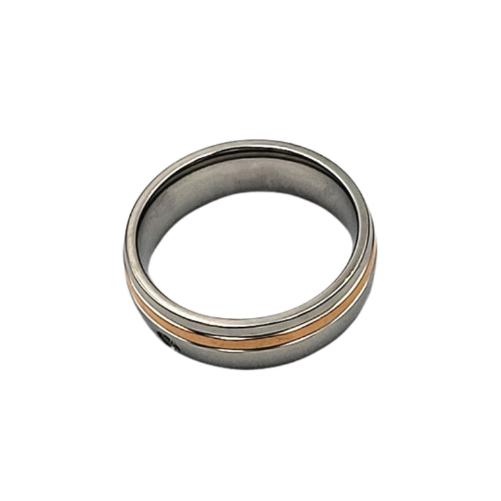 Kirurginterässormus Ruusukultaraidalla ja Kirkkaalla Kivellä